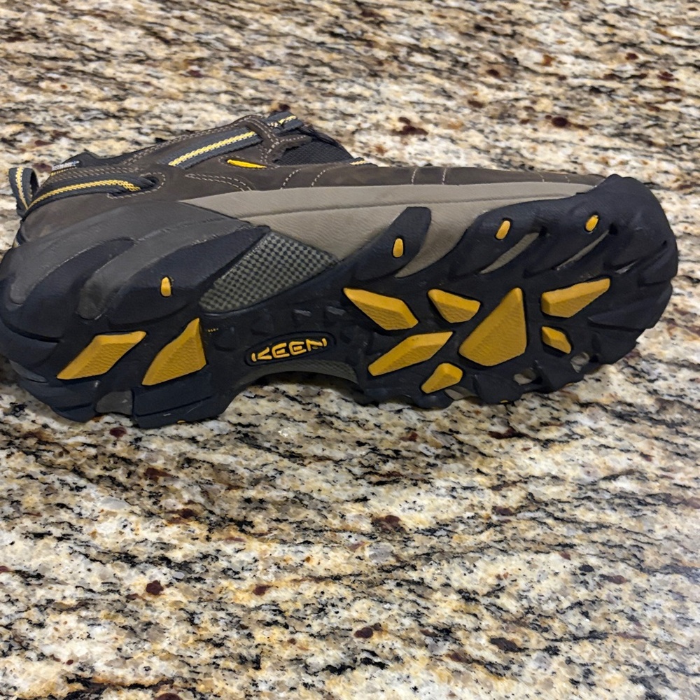 Keen Men's Dark Brown and Black Athletic Shoes - Picture 2 of 4